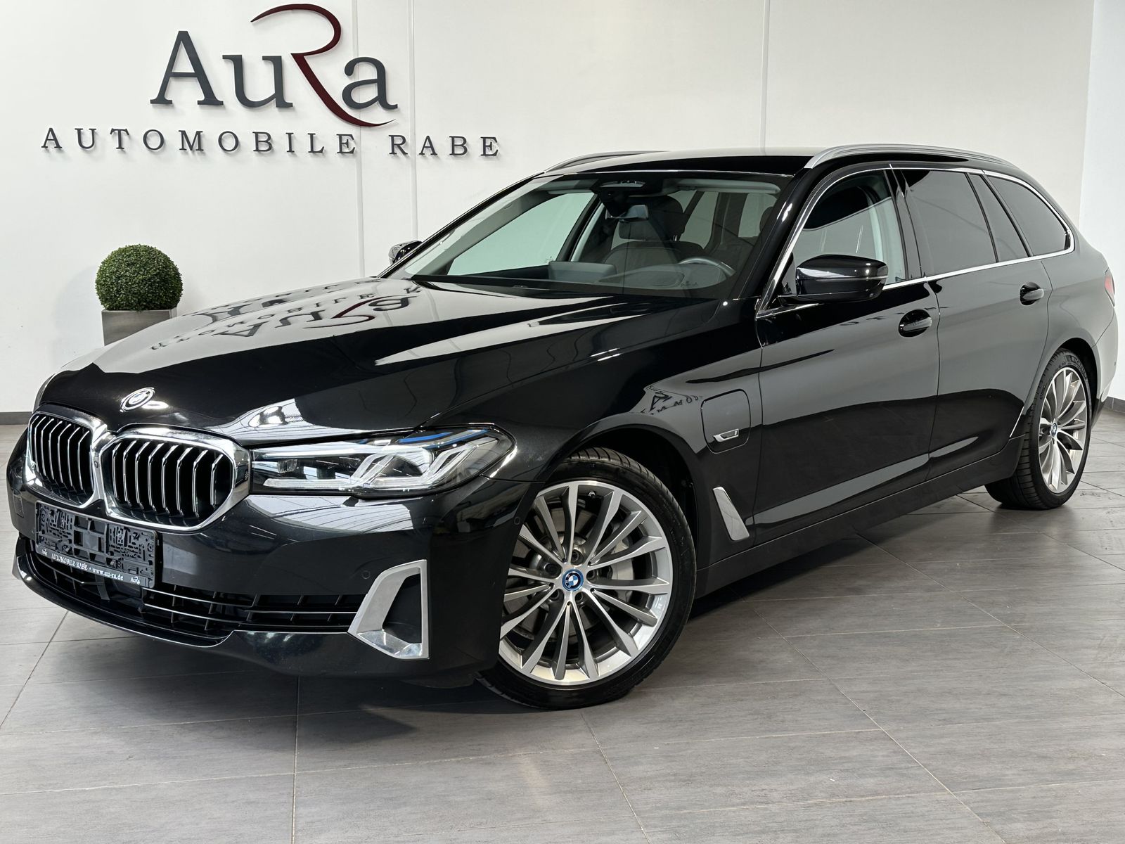 Fahrzeugabbildung BMW 530e Touring xDrive Luxury NAV+LASER+HUD+H&K+ACC