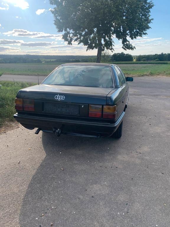 Audi 100