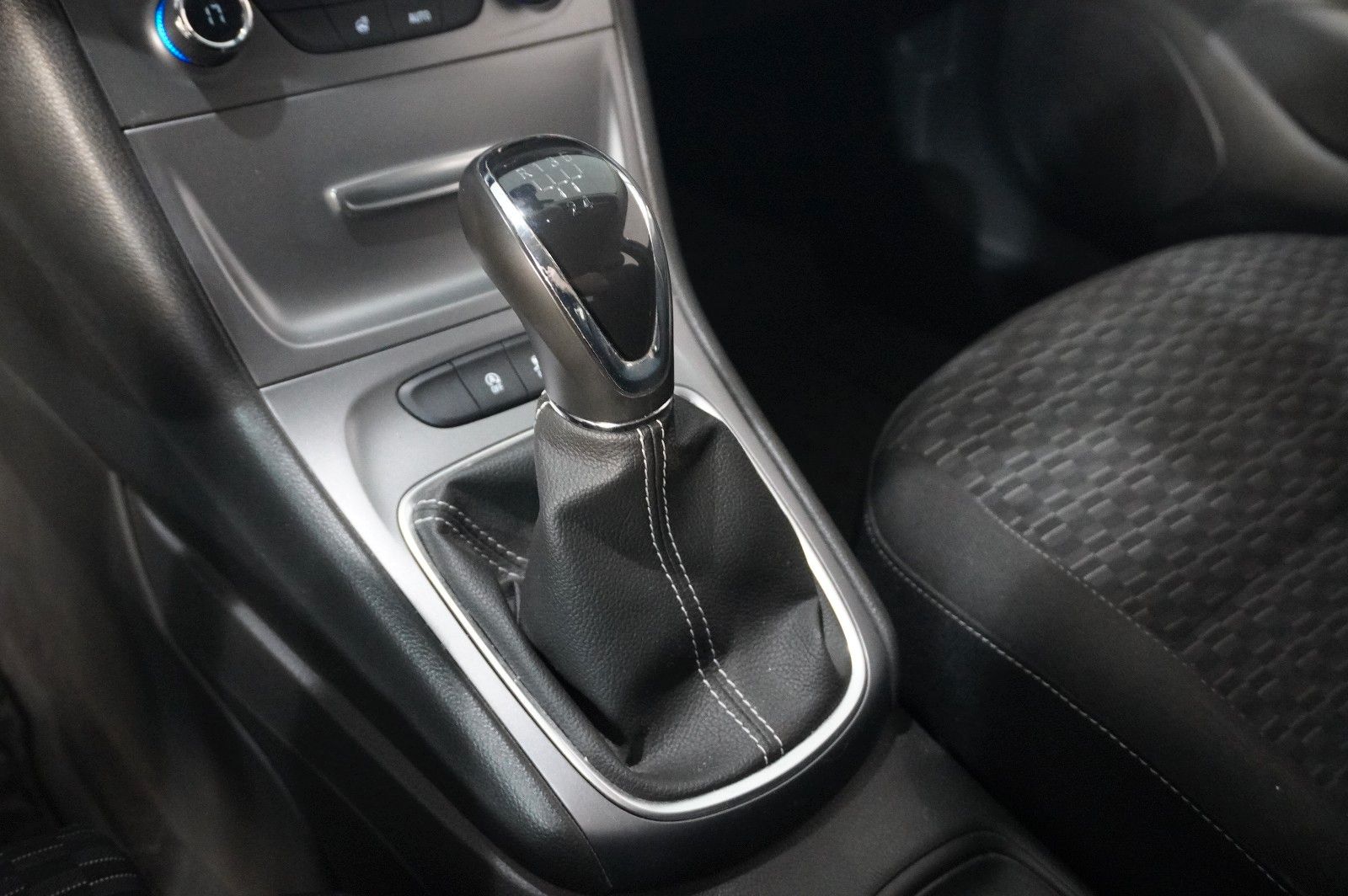 Fahrzeugabbildung Opel Astra K ST 1.0 BUSINESS NAVI/LED/SHZ/TEMP./SPORT