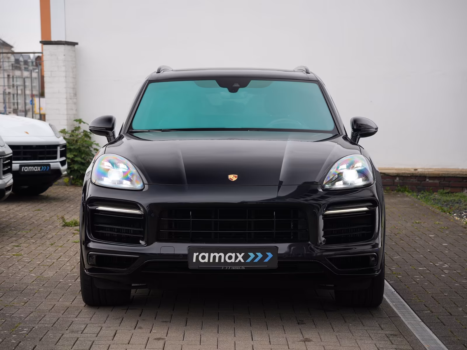 Porsche Cayenne E-Hybrid SPORTDESIGN-LUFTF-PANO-HUD-VOLL