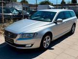Volvo V70 Kombi Linje Classic * 1.Hand * TÜV NEU - silberne Volvo V70