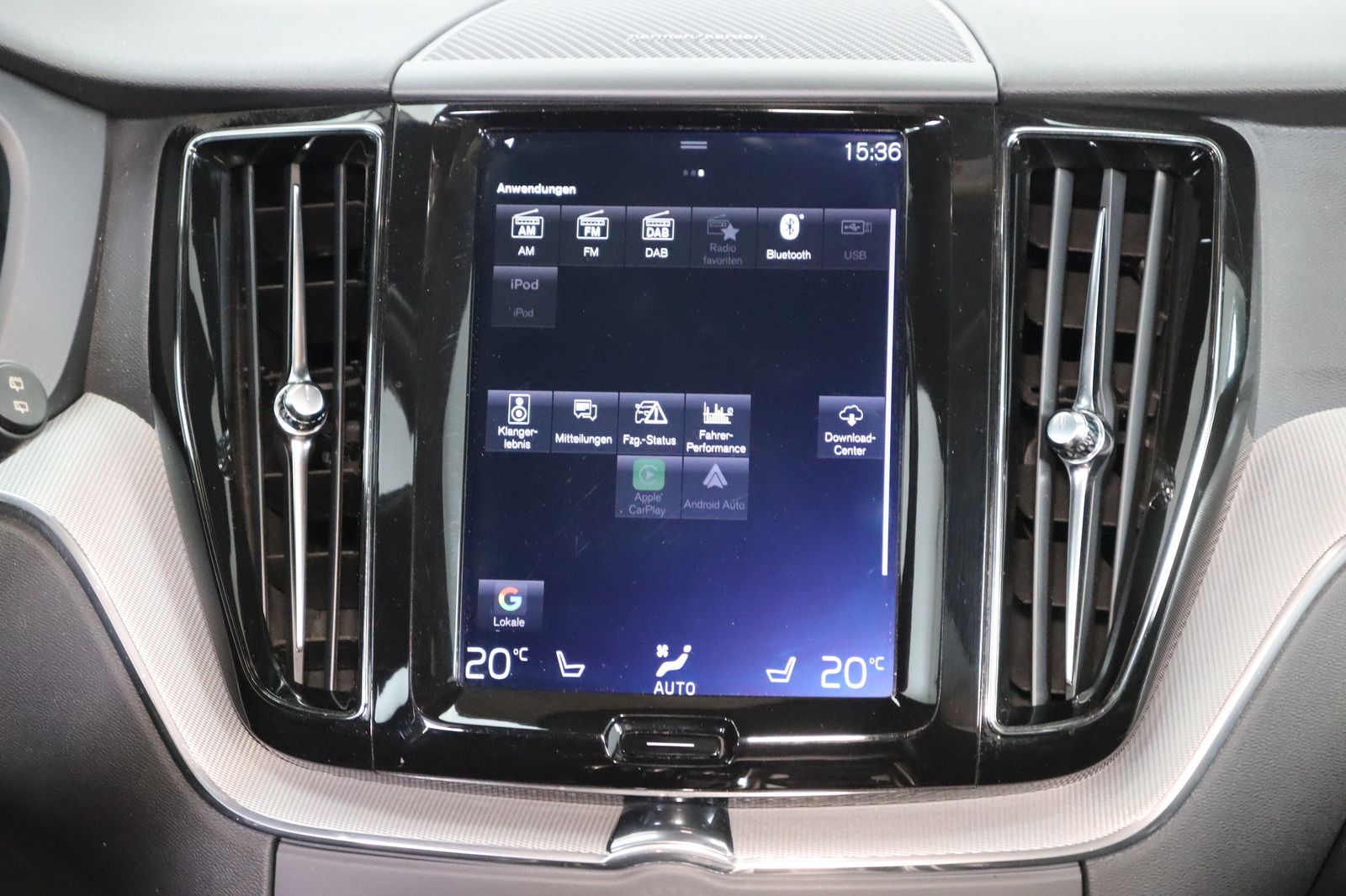 Fahrzeugabbildung Volvo XC60 D4 AWD R - Design aus 1. Hand