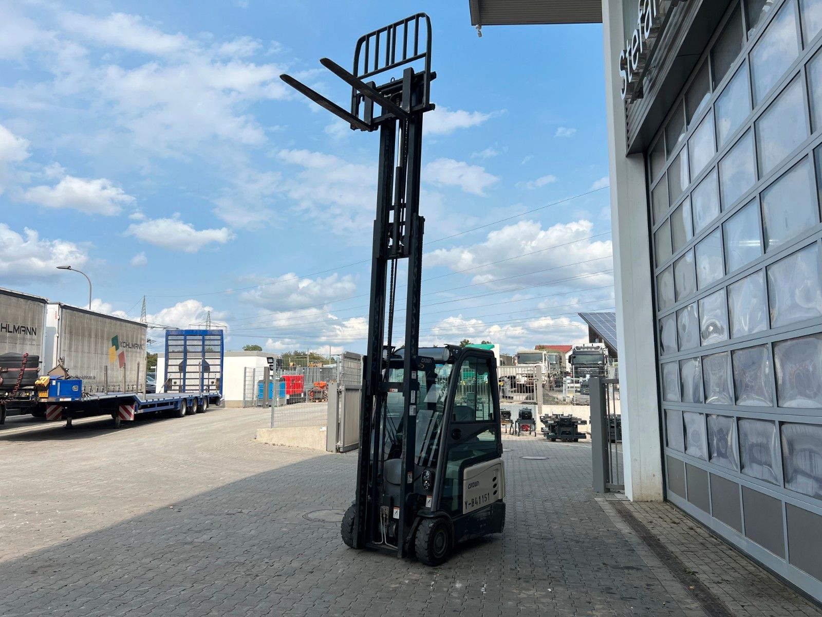 Fahrzeugabbildung Crown SCT6020-1.3 / Triplex 4,3m / 1.227h / 2017