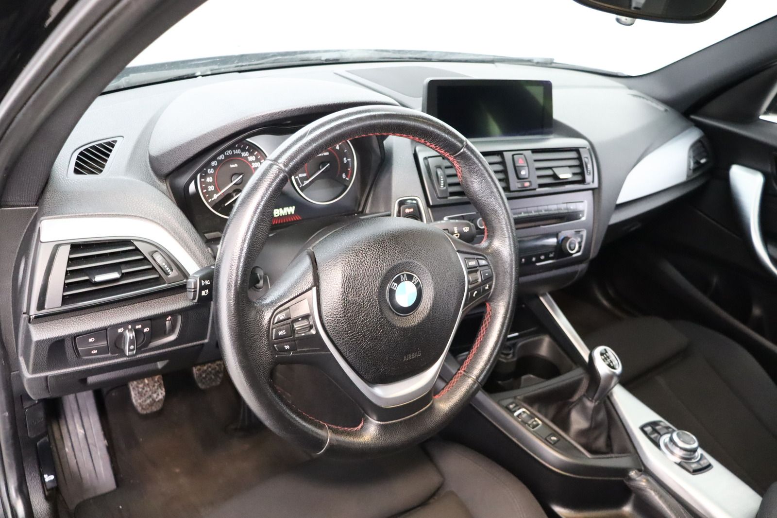 Fahrzeugabbildung BMW 118 d Sport-line * Bi-Xenon * PDC * Tempomat