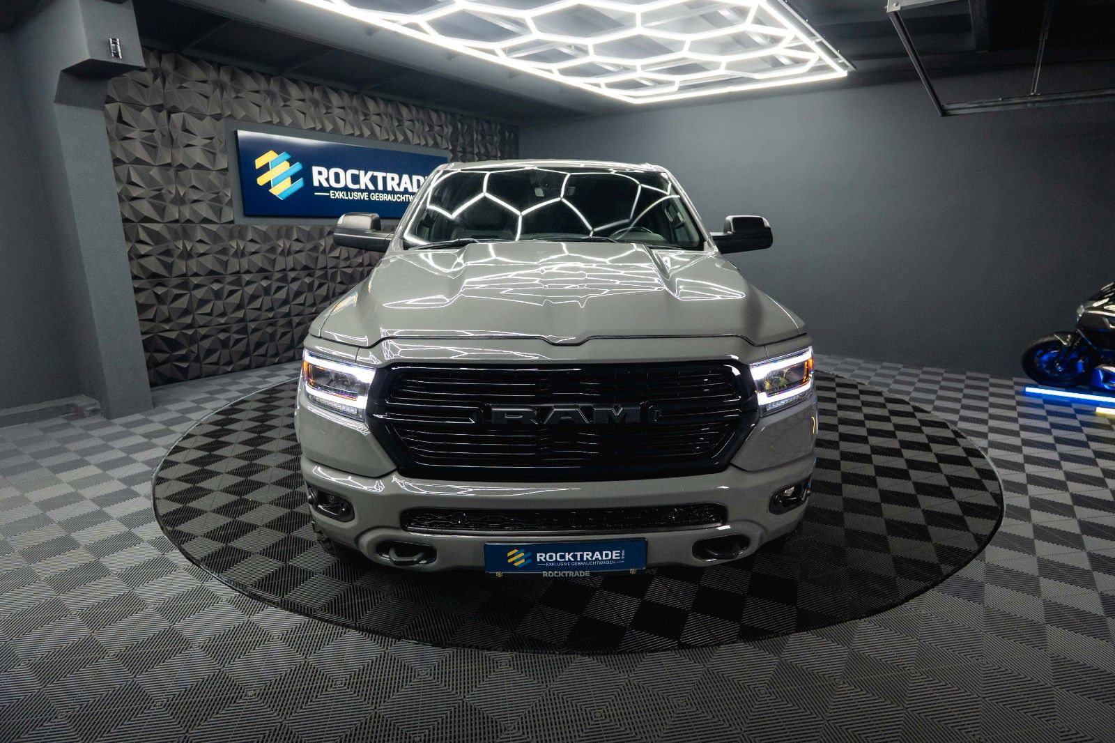 Fahrzeugabbildung Dodge RAM 5.7 V8 HEMI 4x4 Built to Serve LONG AxleLock