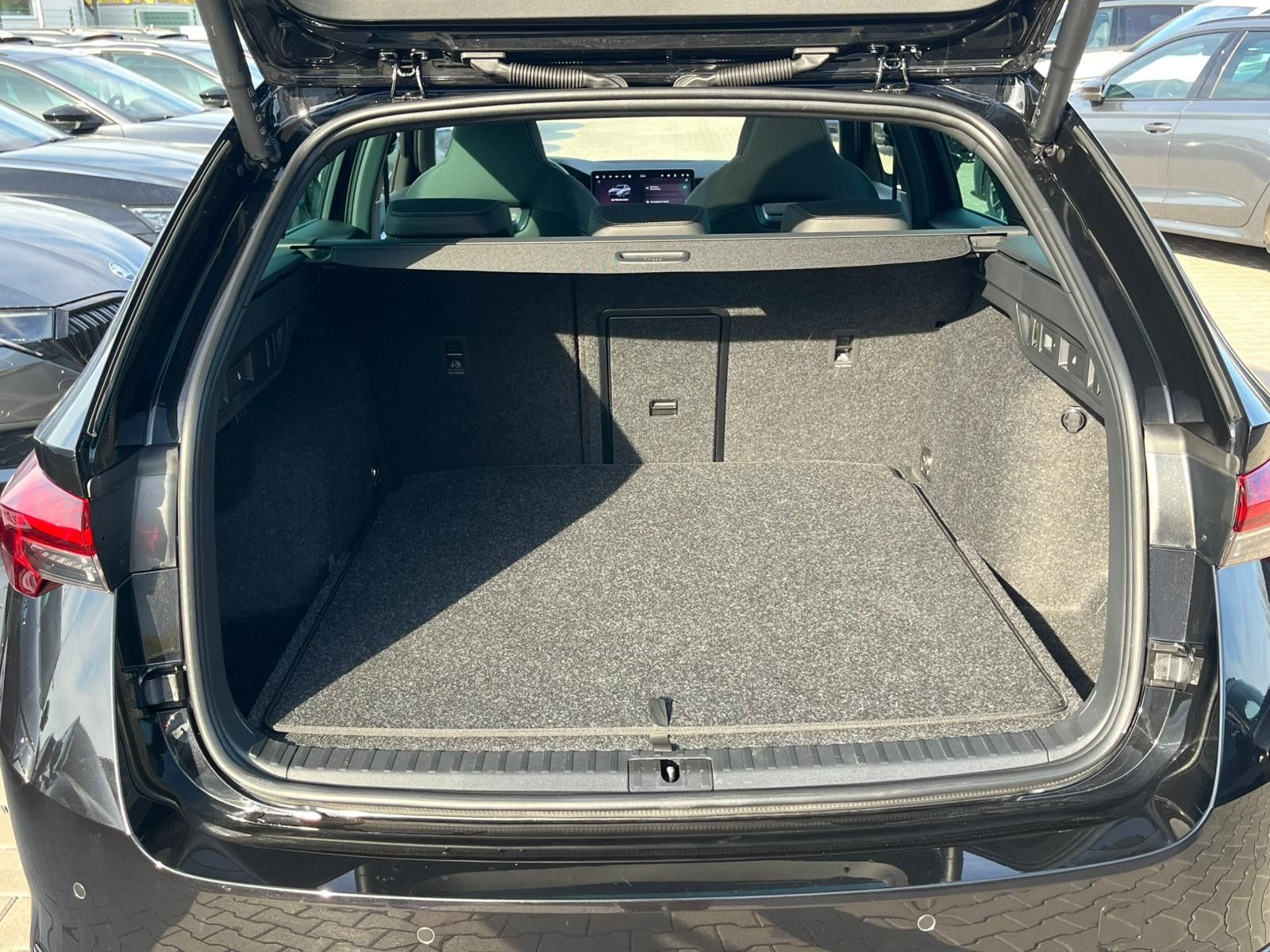 Fahrzeugabbildung SKODA Octavia 1.5 DSG Sportline PANO*MATRIX*AHK*5J.GAR