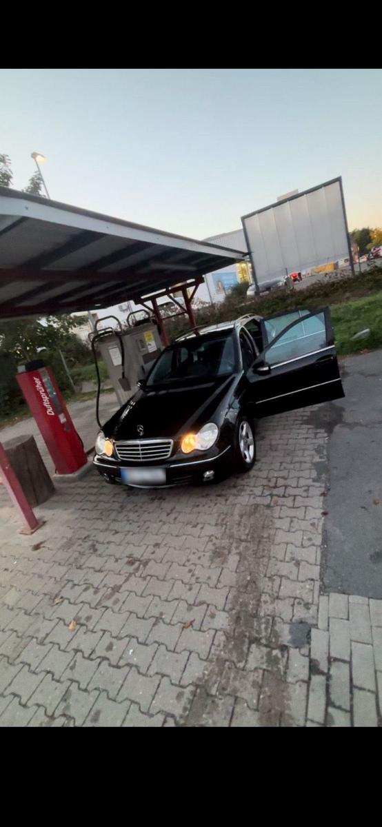 Mercedes-Benz 220 2004 — салон