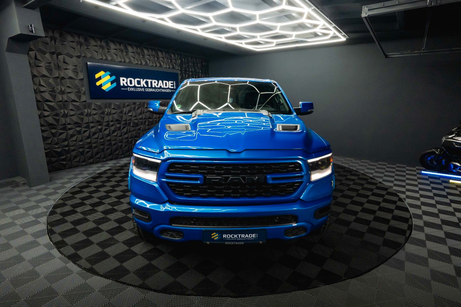 Fahrzeugabbildung Dodge RAM 5.7 V8 HEMI 4x4 NIGHT GT SPORT Night-Paket