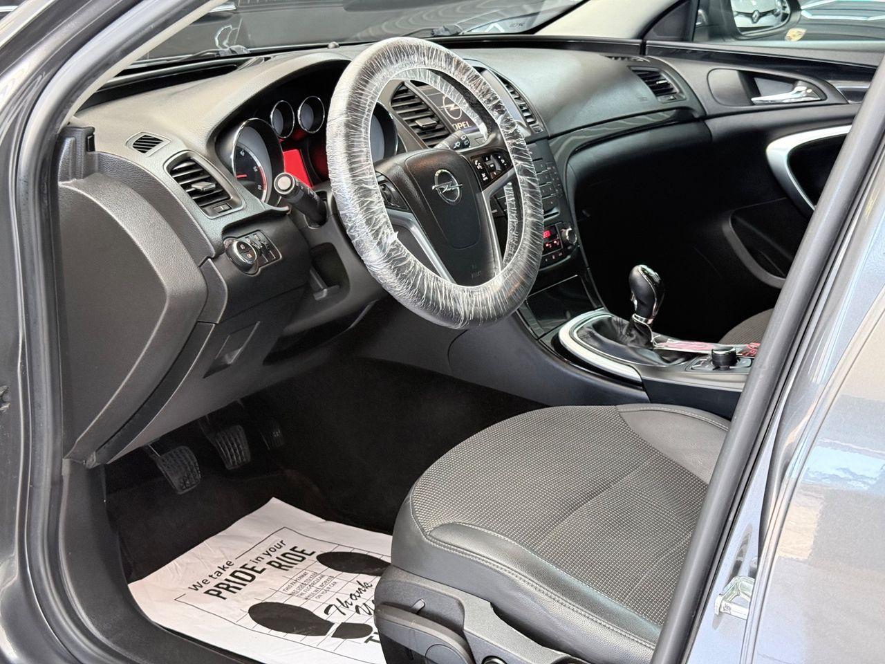 Opel Insignia 2010 — photo 10