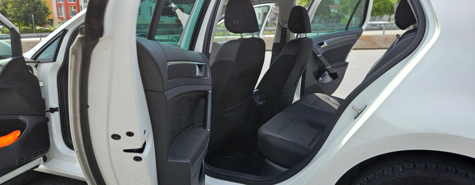 VW Golf VII Lim. Comfortline BMT Parkassistent Shz