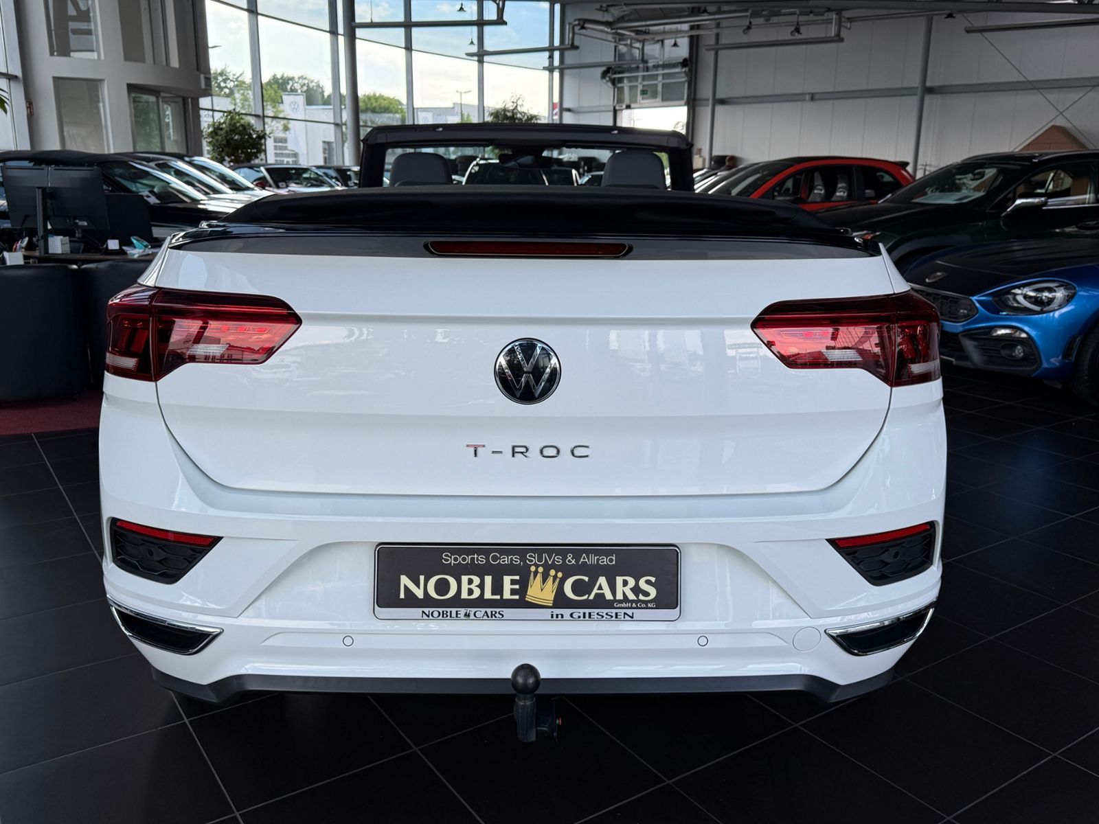 Fahrzeugabbildung Volkswagen T-Roc Cabriolet R-Line Black AHK LED RFK 19"
