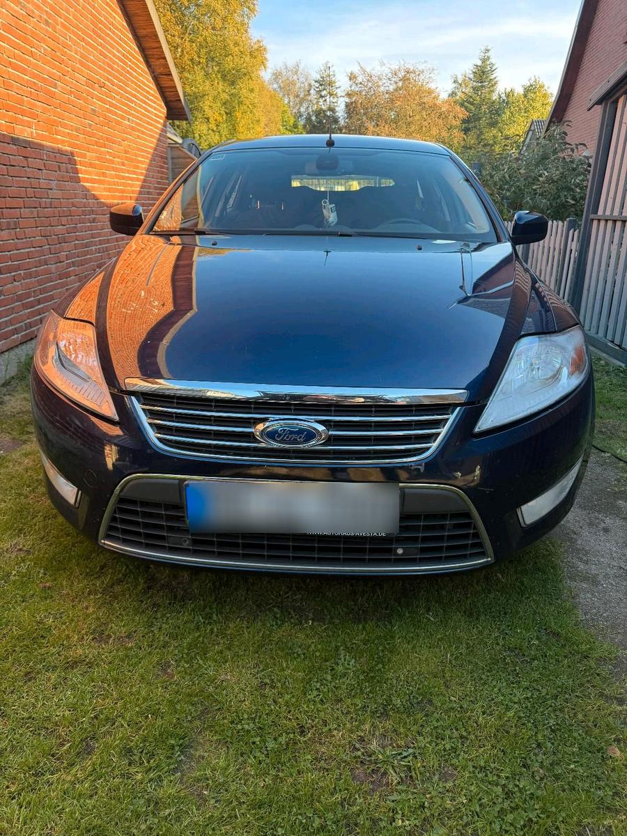 Ford Mondeo 2010 — rear view