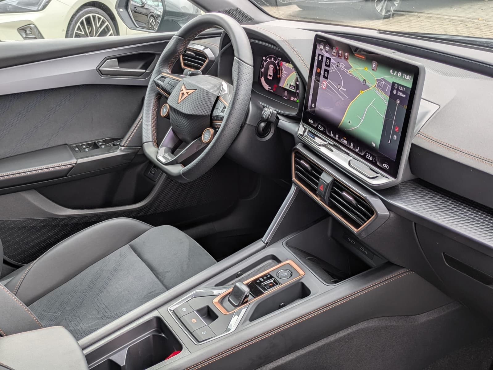 Fahrzeugabbildung CUPRA Leon 1.5 eTSI EDGE MATRIX*ACC*KAM*18"5JGARANTIE