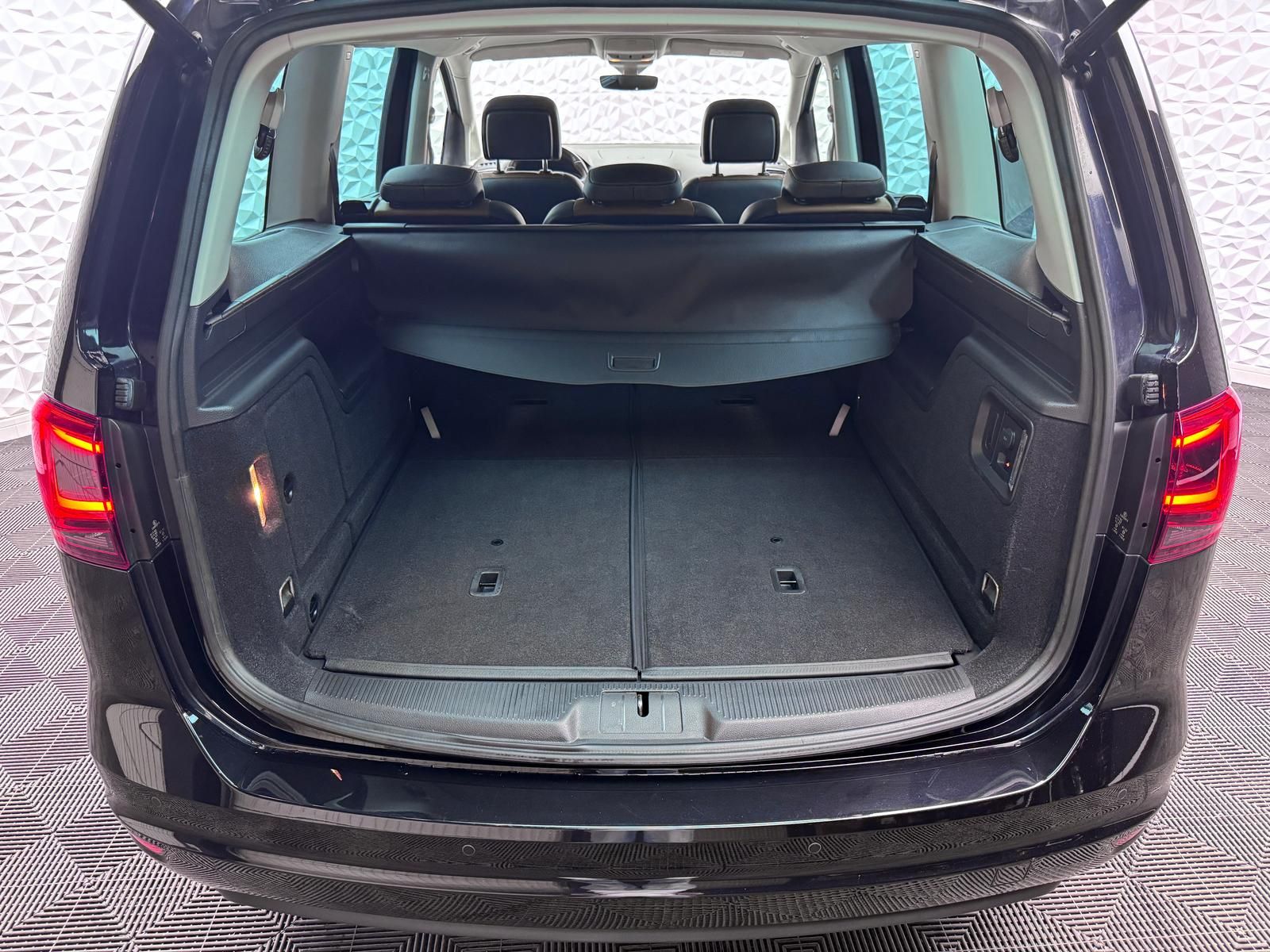 Fahrzeugabbildung SEAT 2.0 TDI*4DRIVE*7-SITZ*DCC*E-ST*STHZG*MASSAGE*AHK