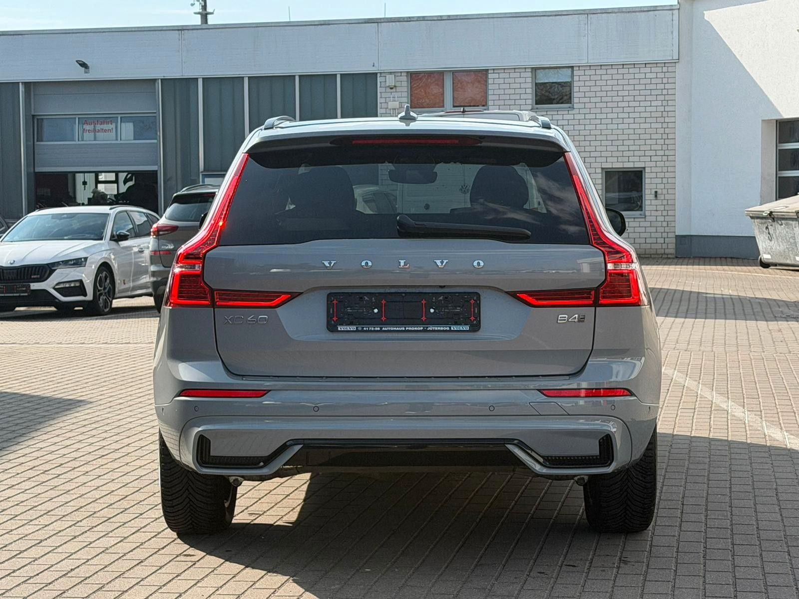 Fahrzeugabbildung Volvo XC60 B4D AWD Plus Dark*STDHZG*360°ACC