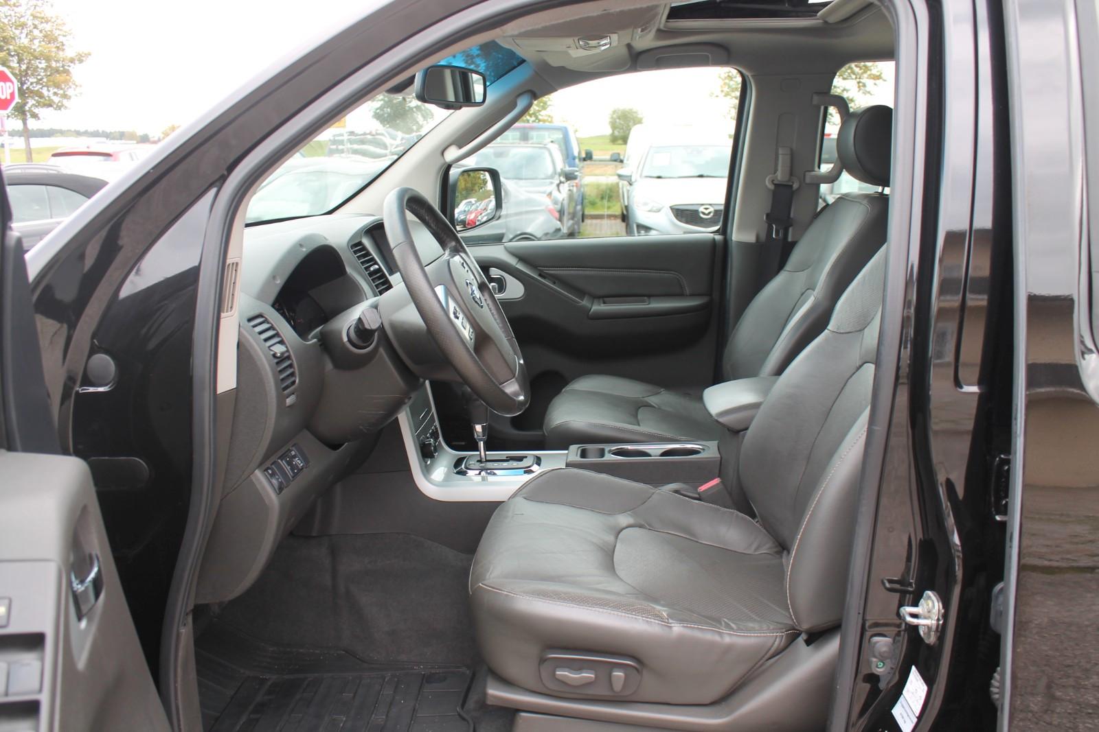 Nissan Navara LE Double Cab 3.0 dCi V6 231 ch BVA 4x4 / 112 021 km / Hardtop / Toit ouvrant / Bose / Cuir / Caméra de recul