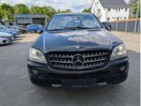 Mercedes-Benz ML 320 CDI Sport Paket*Navi*AHK*3,5T*Xenon* - schwarze Mercedes-Benz ML 320