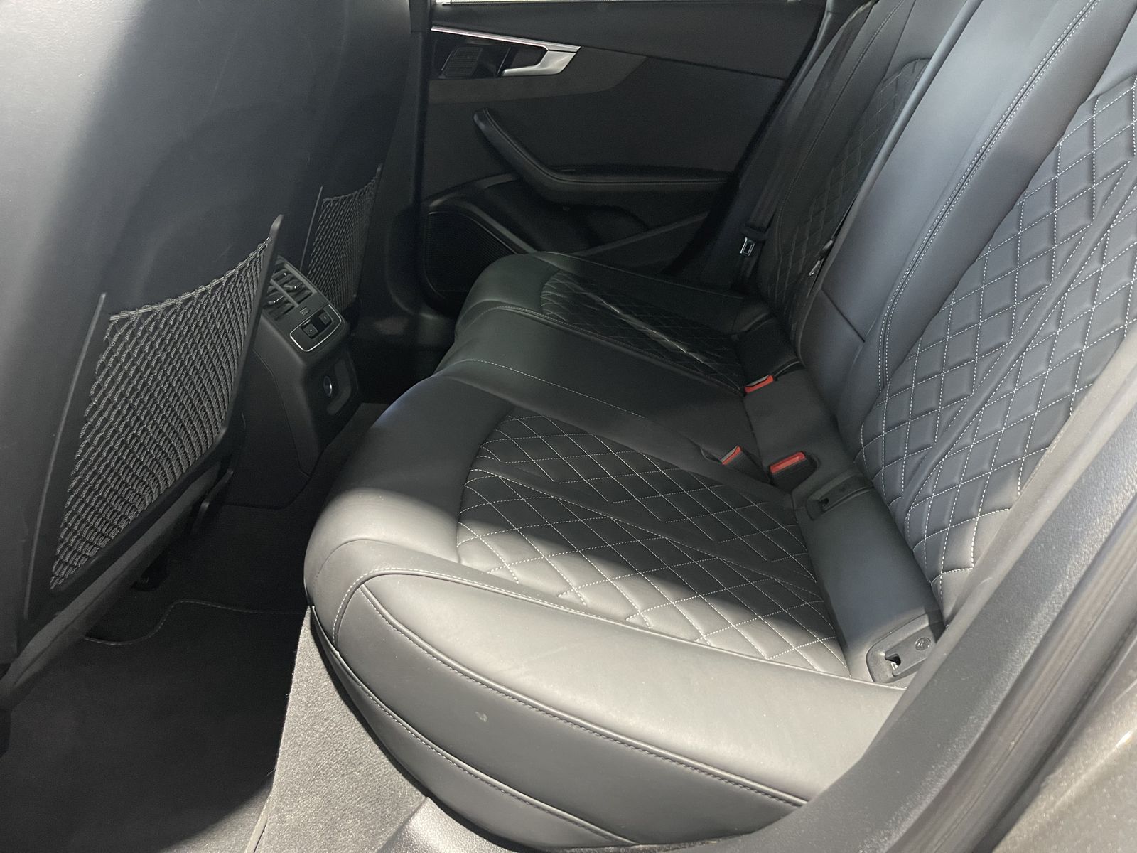 Fahrzeugabbildung Audi A4 35 TDI*S-Line*Leder*STHZ*Pano*Bang&Olufsen*