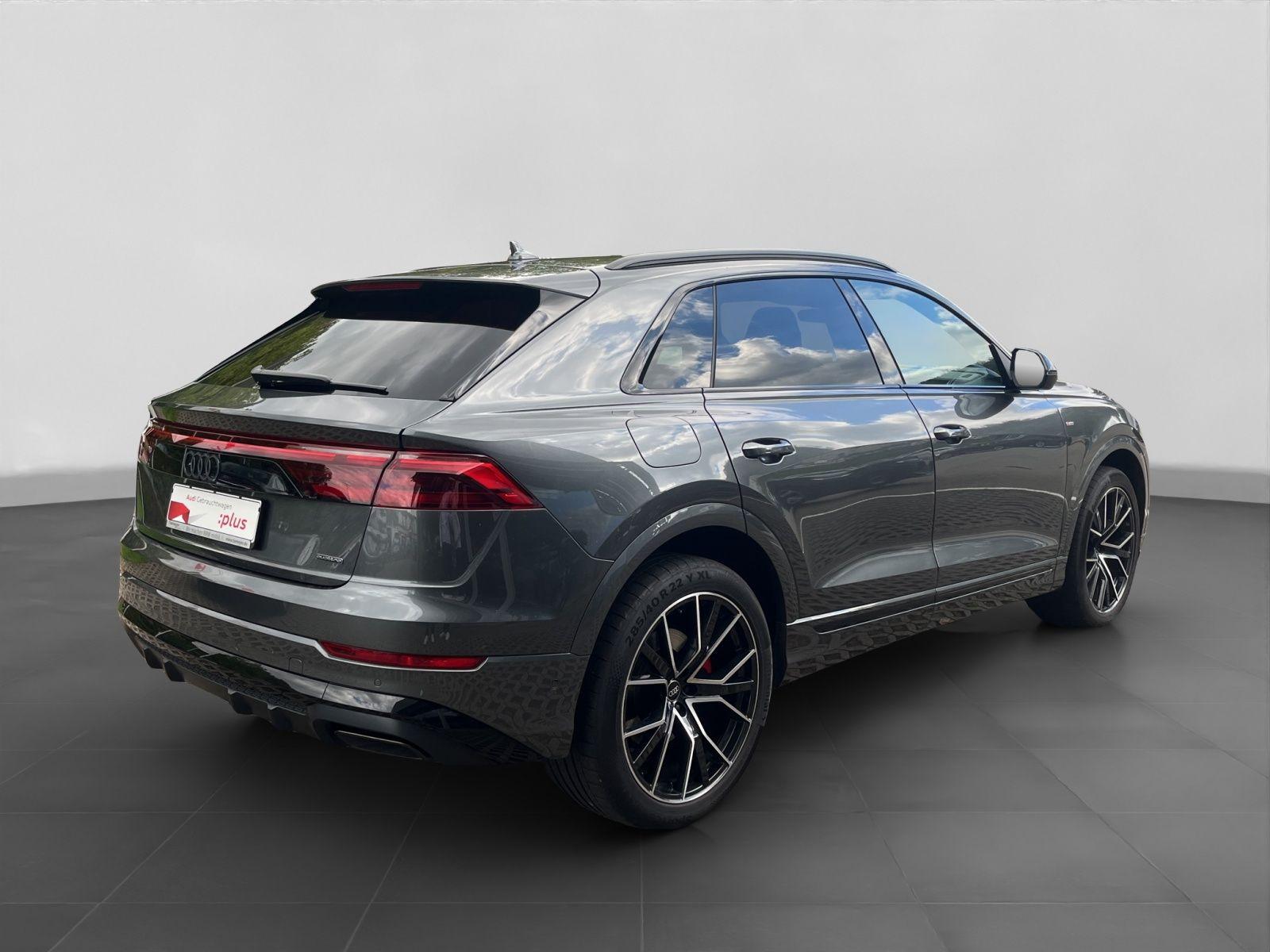Audi Q8 TFSI e Q S LINE LEDER AHK LM22