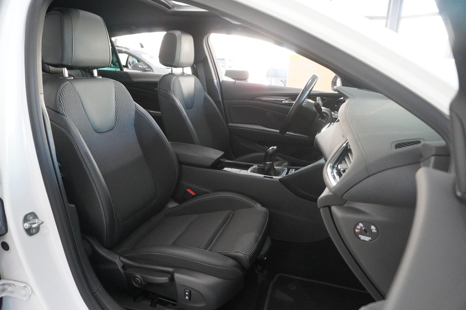 Fahrzeugabbildung Opel Insignia B GS 2.0D INNOV. NAVI/KAMERA/PANO./AHK