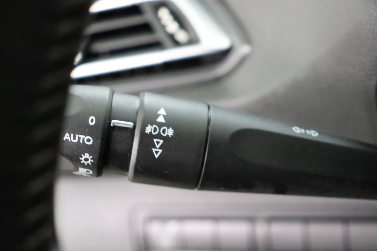 Fahrzeugabbildung Peugeot 308 Active * LED * Navi * Massage