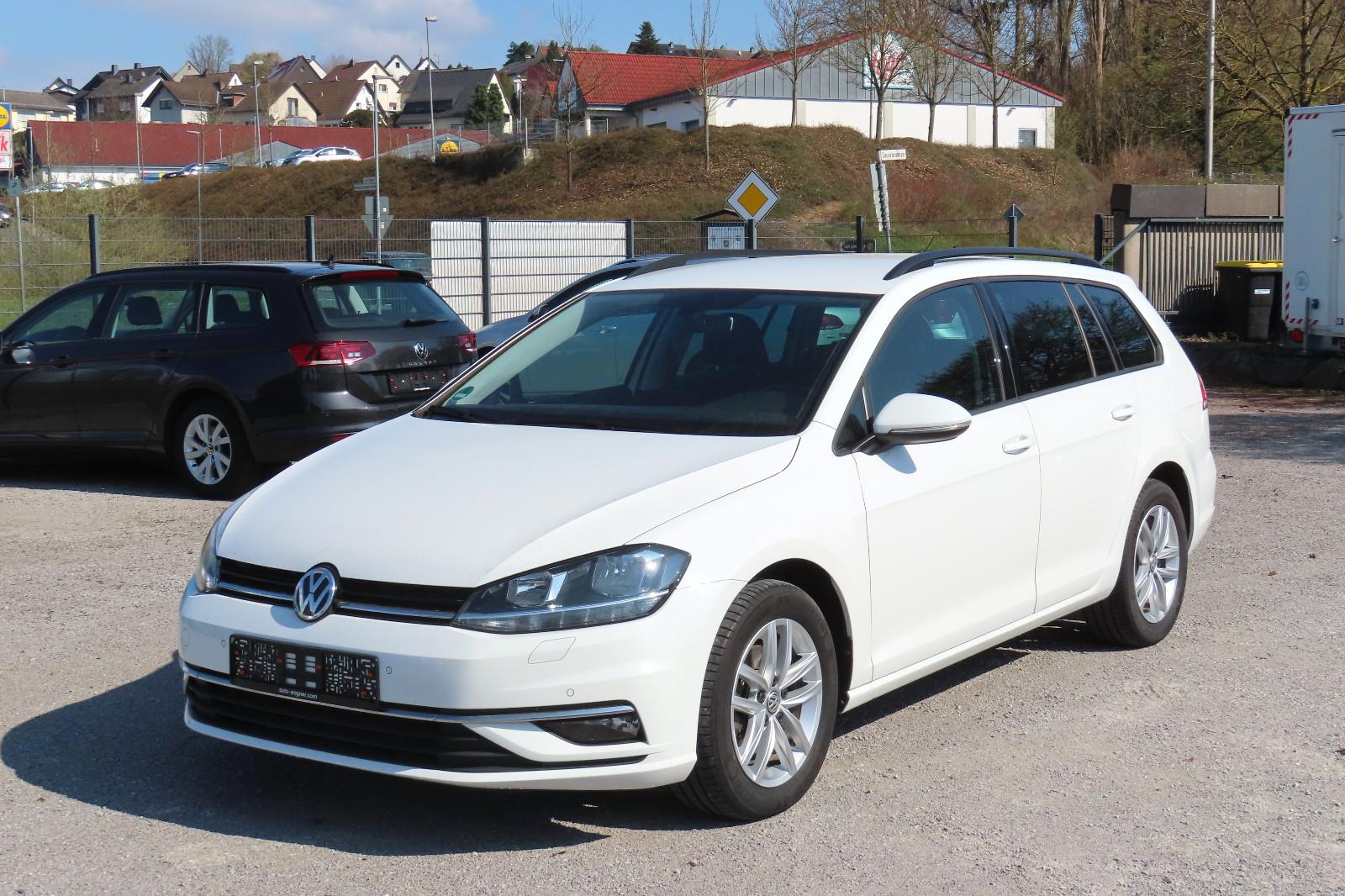 Volkswagen Golf VII Var. 1,6 Navi Klimaautom Standheizg ACC