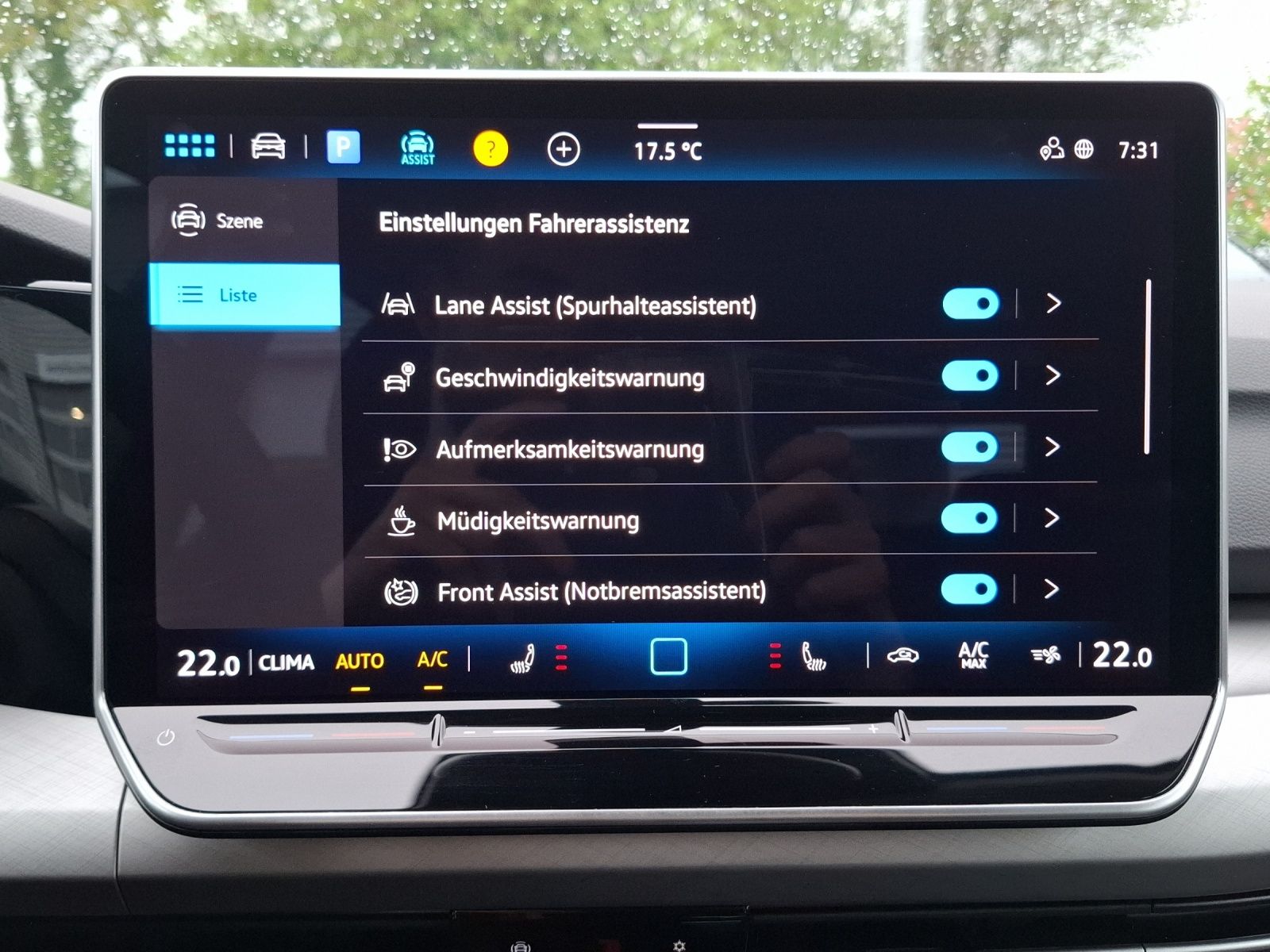 Fahrzeugabbildung Volkswagen Golf VIII TSI Life Standhzg LED Navi AID ACC RFK