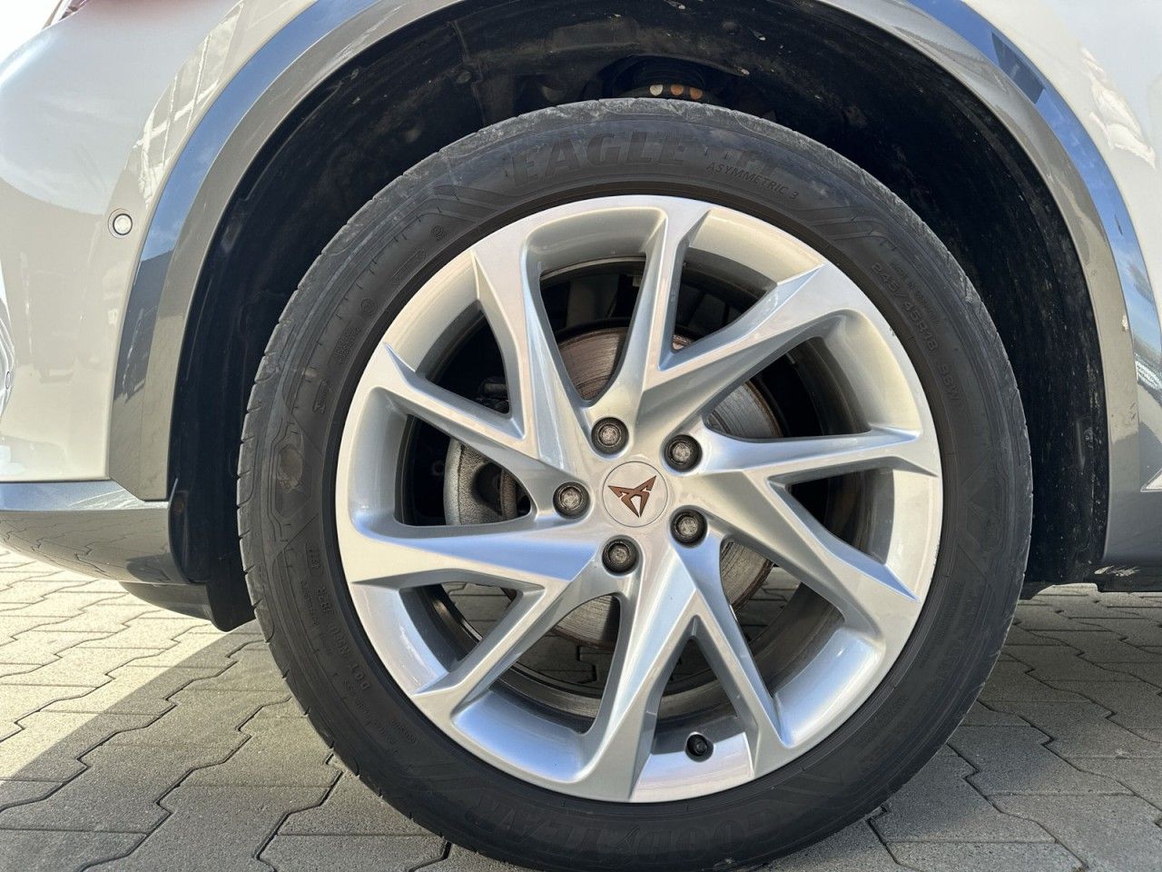 Fahrzeugabbildung CUPRA Formentor 1.5 TSI 150 PS 6-Gang - mit KI generiert/bearbeitet