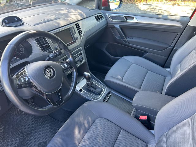 Fahrzeugabbildung Volkswagen Golf Sportsvan Diesel Automatik+AHK+Navi+BT+SHZ+
