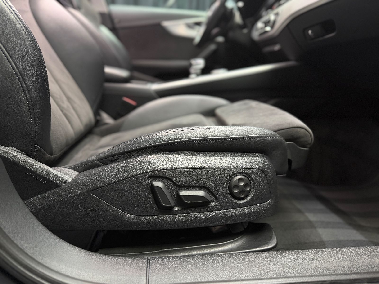 Fahrzeugabbildung Audi A4 Avant g-tron sport|S-LINE|S-TRONIC|HEAD-UP|