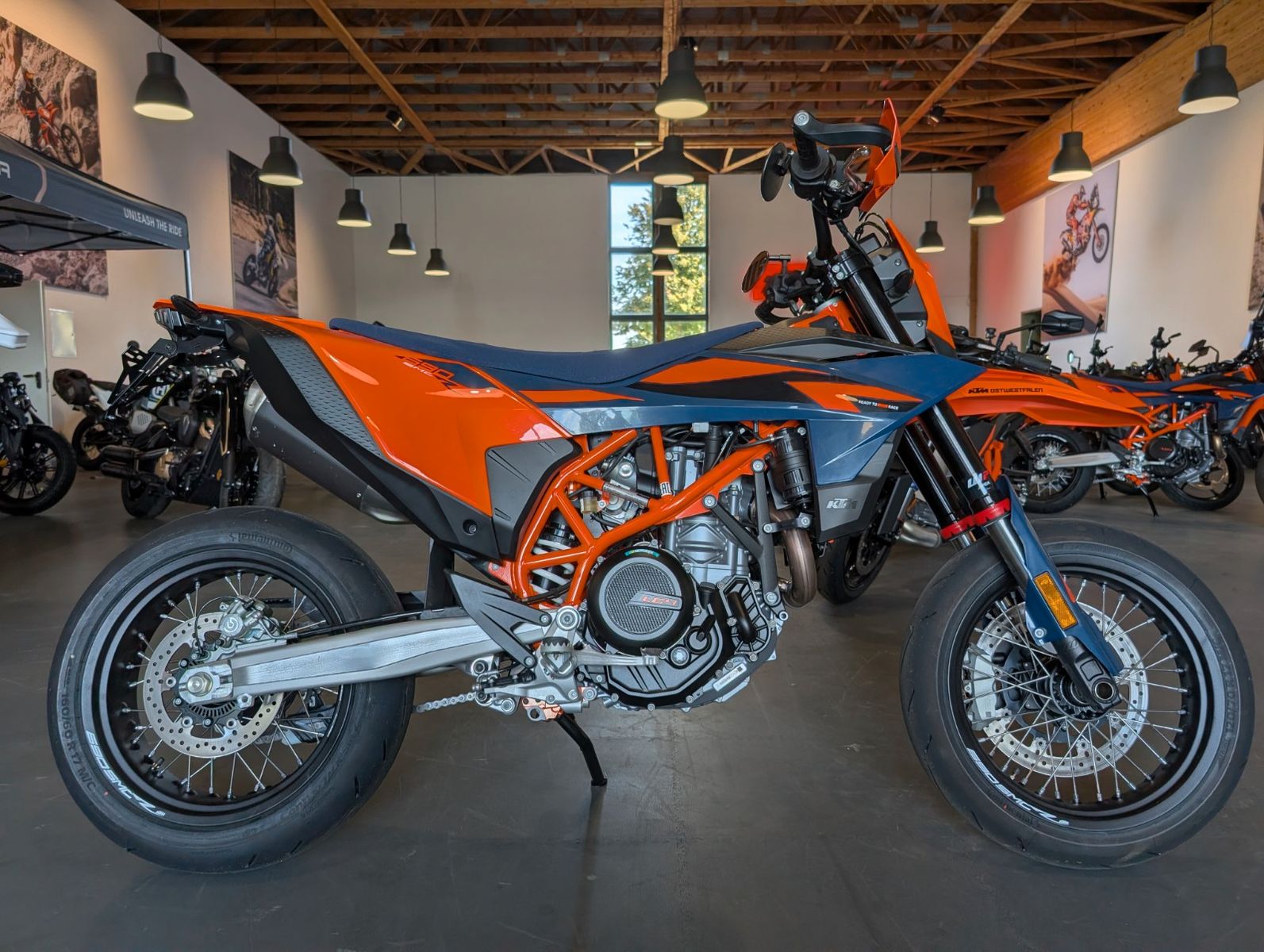 Fahrzeugabbildung KTM 690 SMC-R *EDITION OWL* *TECHPACK* *REMUS*