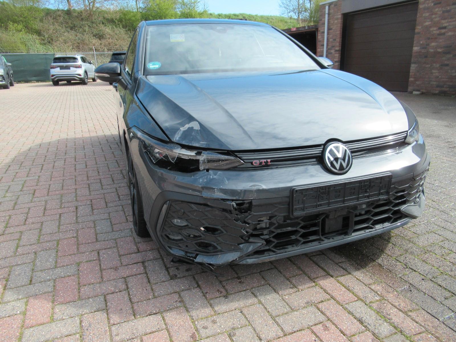 Volkswagen Golf VIII Lim. 2.0 TSI GTI *PANO*LEDER*HA/KA*