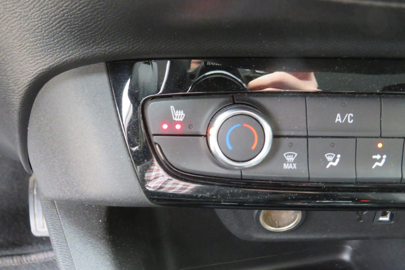 Fahrzeugabbildung Opel Corsa F Edition AUTOMATIK NAVI SITZH. PDC 1.HD