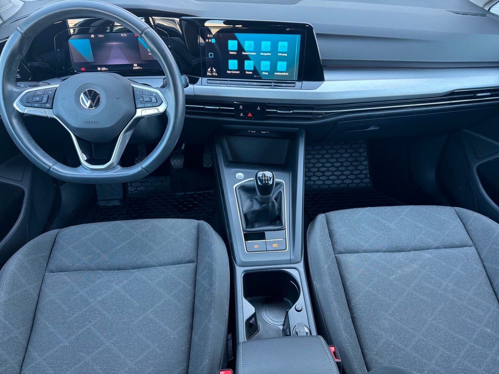 Fahrzeugabbildung Volkswagen Golf VIII Lim. Life 1.0 TSI