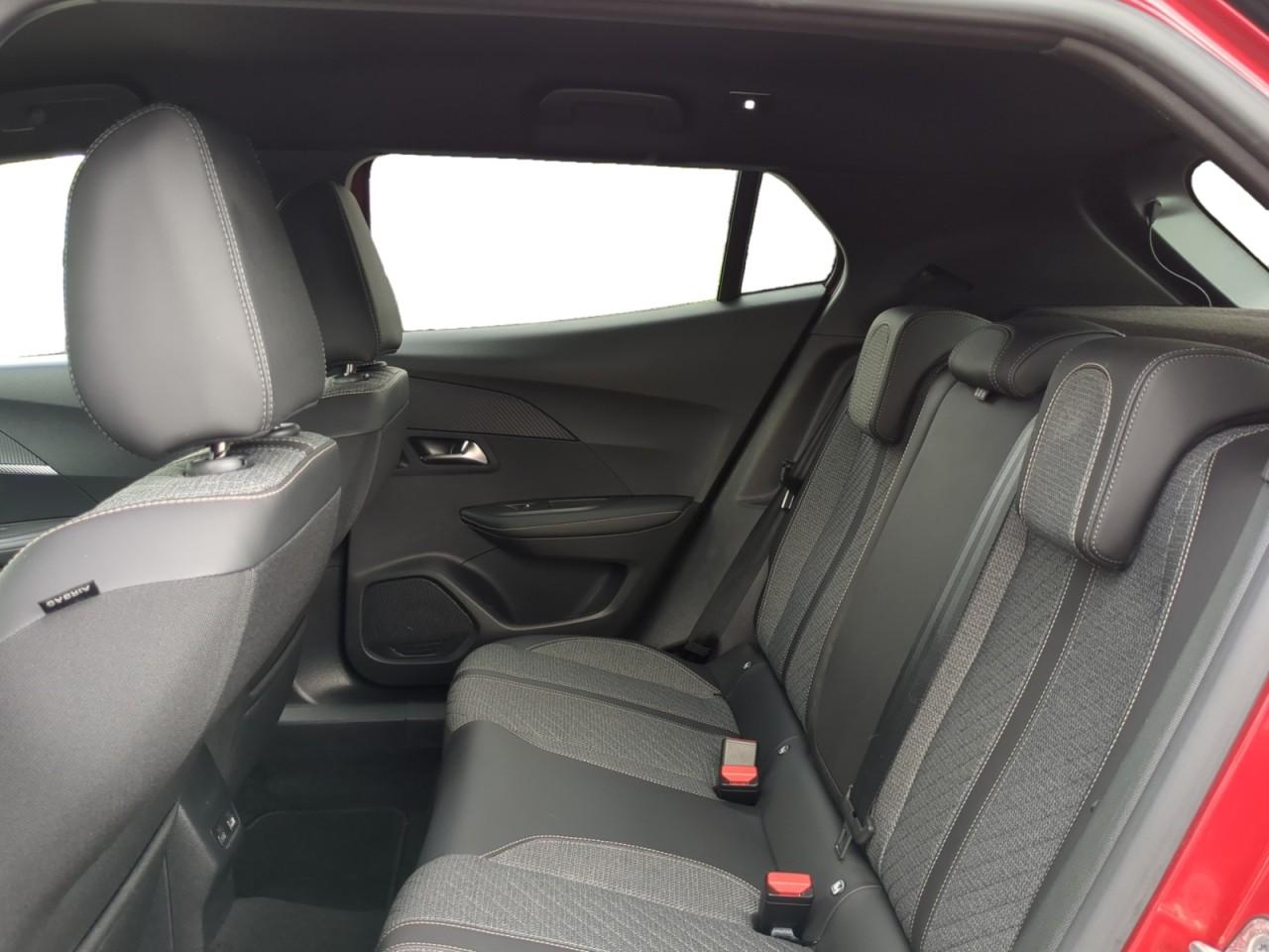 Peugeot 2008 AllureBlueHDi 130 EAT8+Temomat+NAVI+DAB+LED