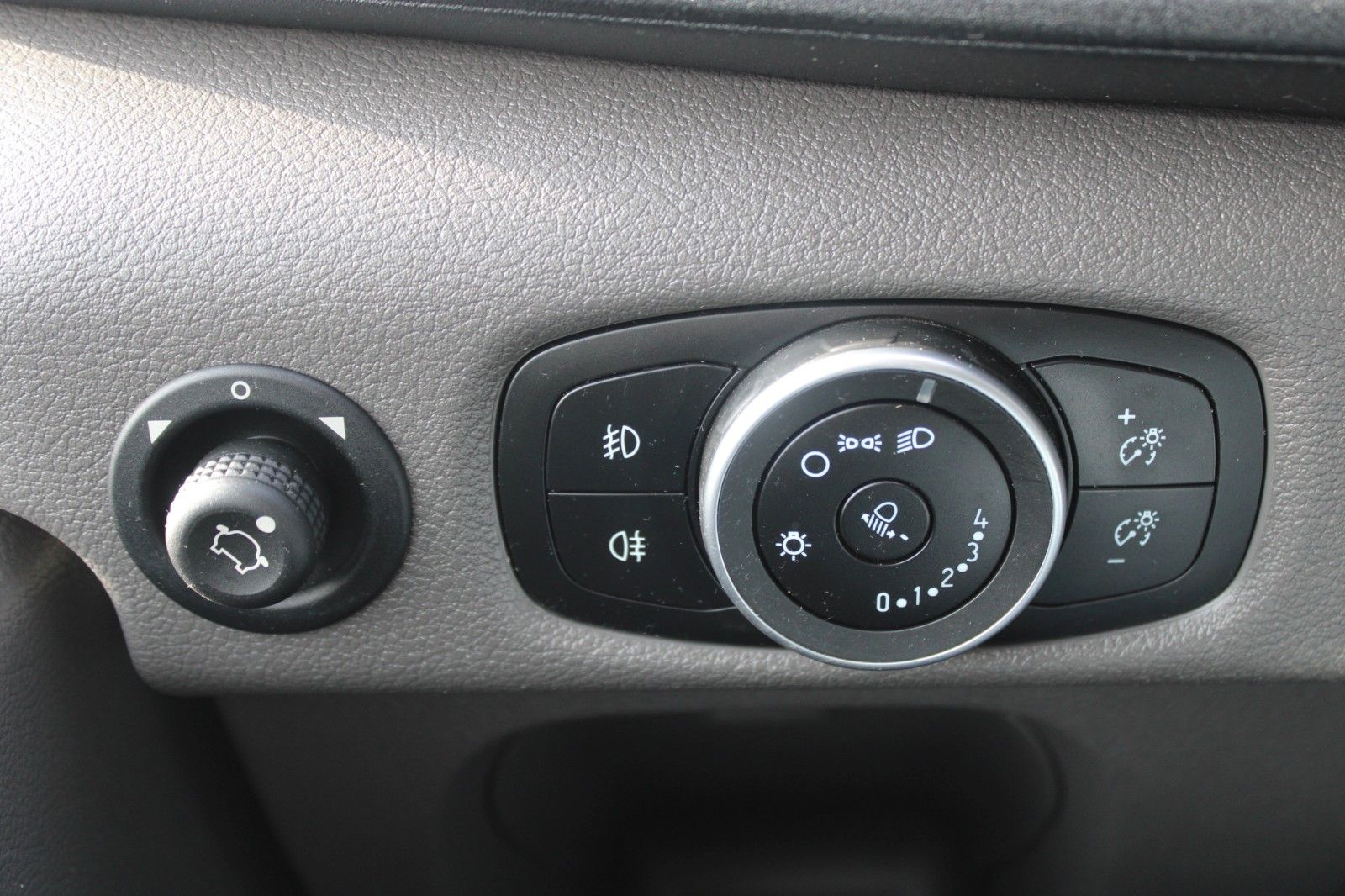 Fahrzeugabbildung Ford Transit Trend L3 DoKa Pritsche Plane & Spriegel