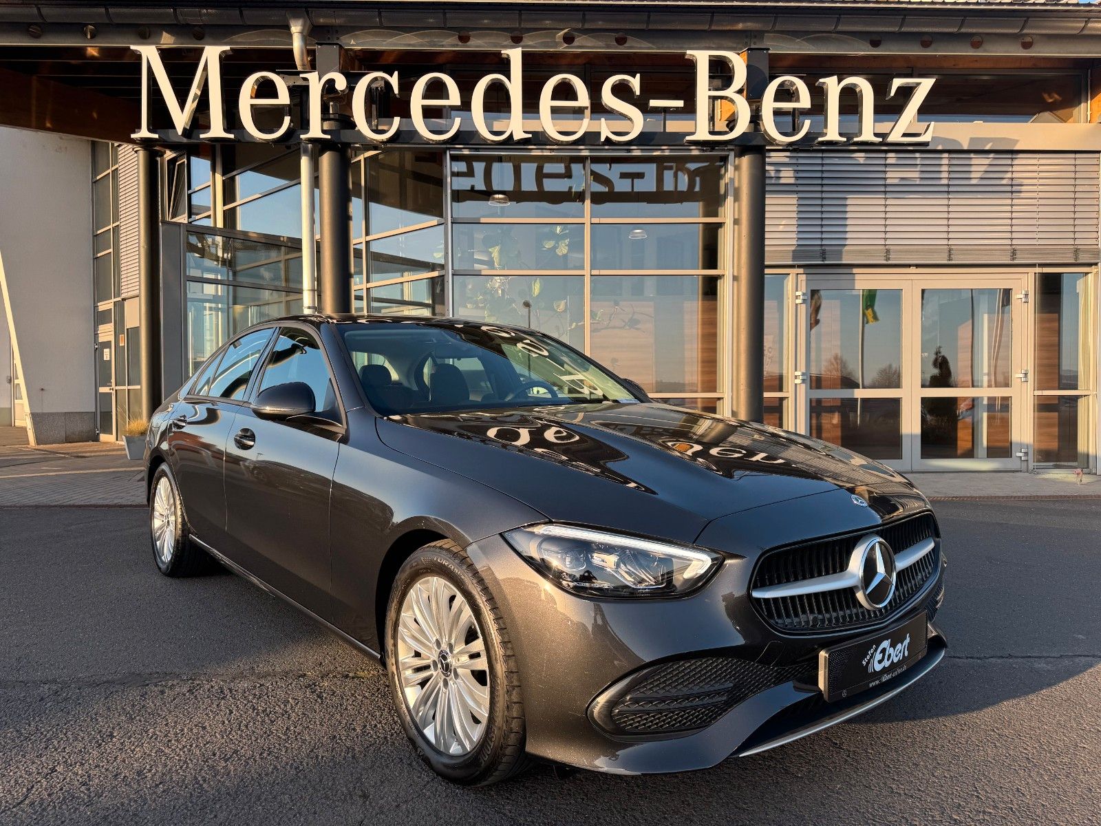 Fahrzeugabbildung Mercedes-Benz C 200 Limo+Leder+LED+Navi+DAB+ESD