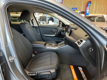 BMW 318i  Touring *Parkass.*Led*elek. Heck*