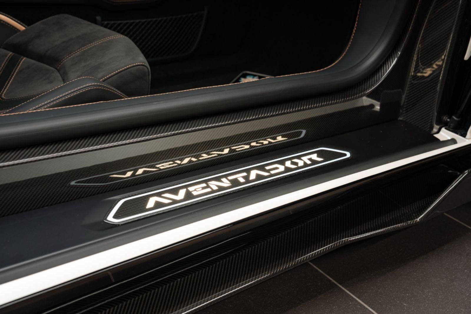 Fahrzeugabbildung Lamborghini Aventador Ultimae/KAMERA/CARBON/GARANTIE 05/27