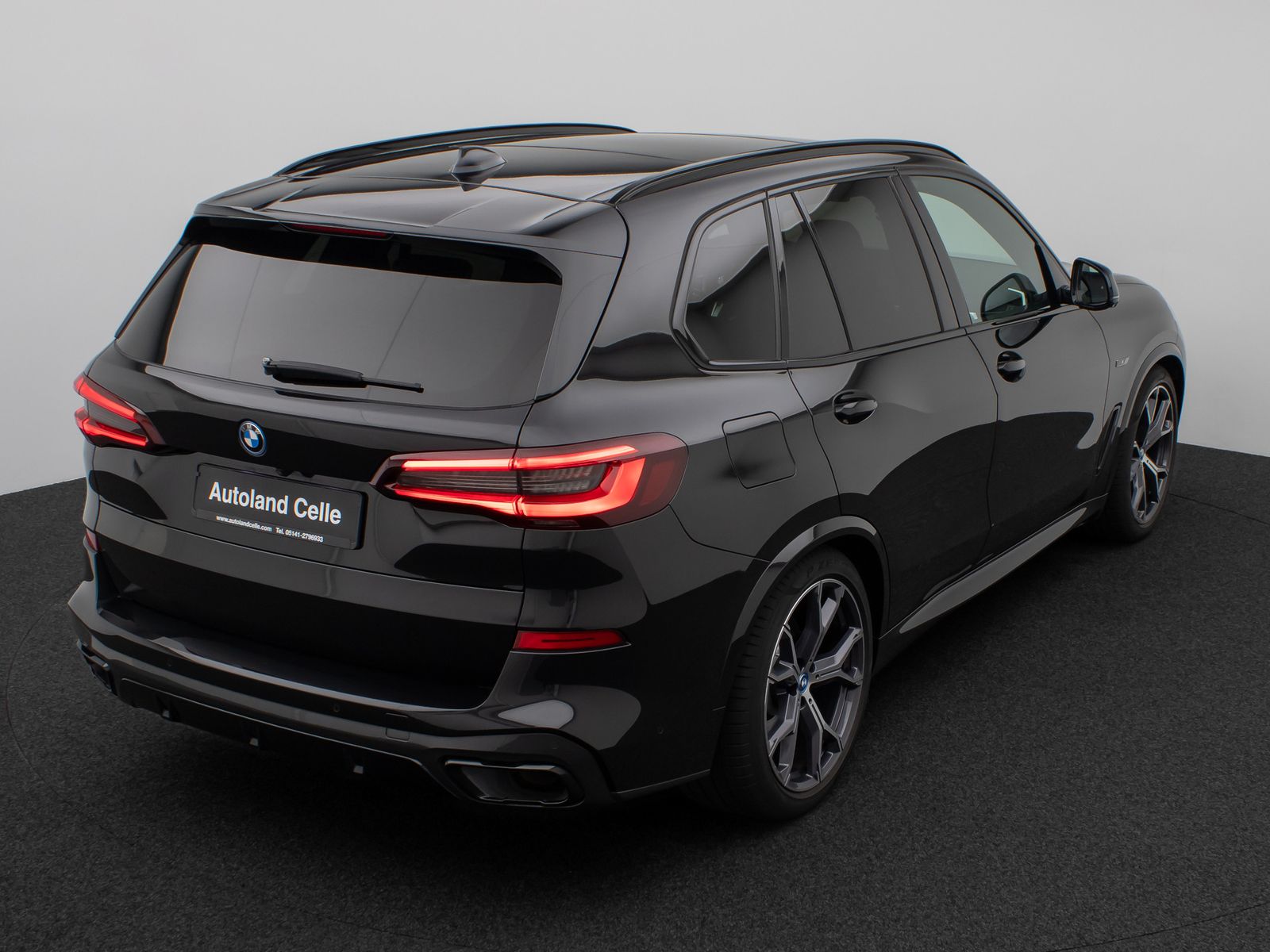 Fahrzeugabbildung BMW X5 xD45e M Sport Panorama 360° HUD DAB HiFi 21"