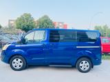 Ford Transit 310 L1 Tourneo Titanium*NAVI*SHZ*9Sitze* - Ford Transit: Blau