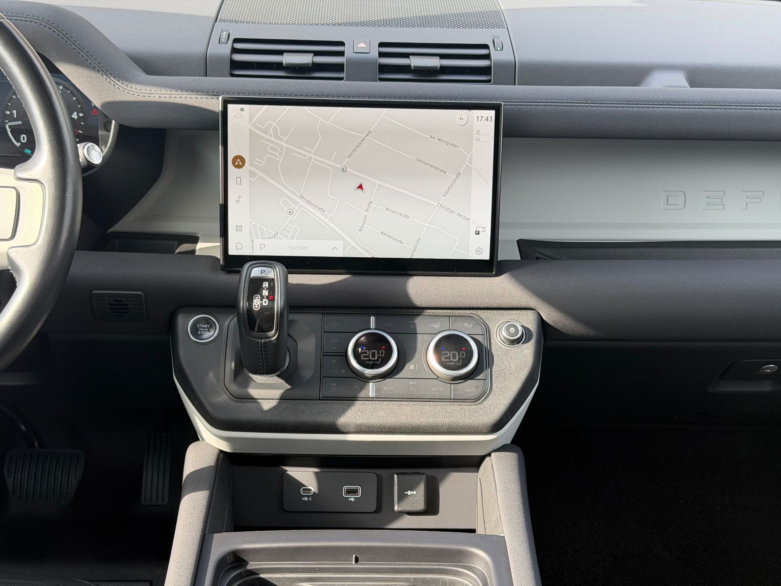 Fahrzeugabbildung Land Rover Defender 110 XS Edition/PANO/AHK/MERIDIAN/3D-KAM