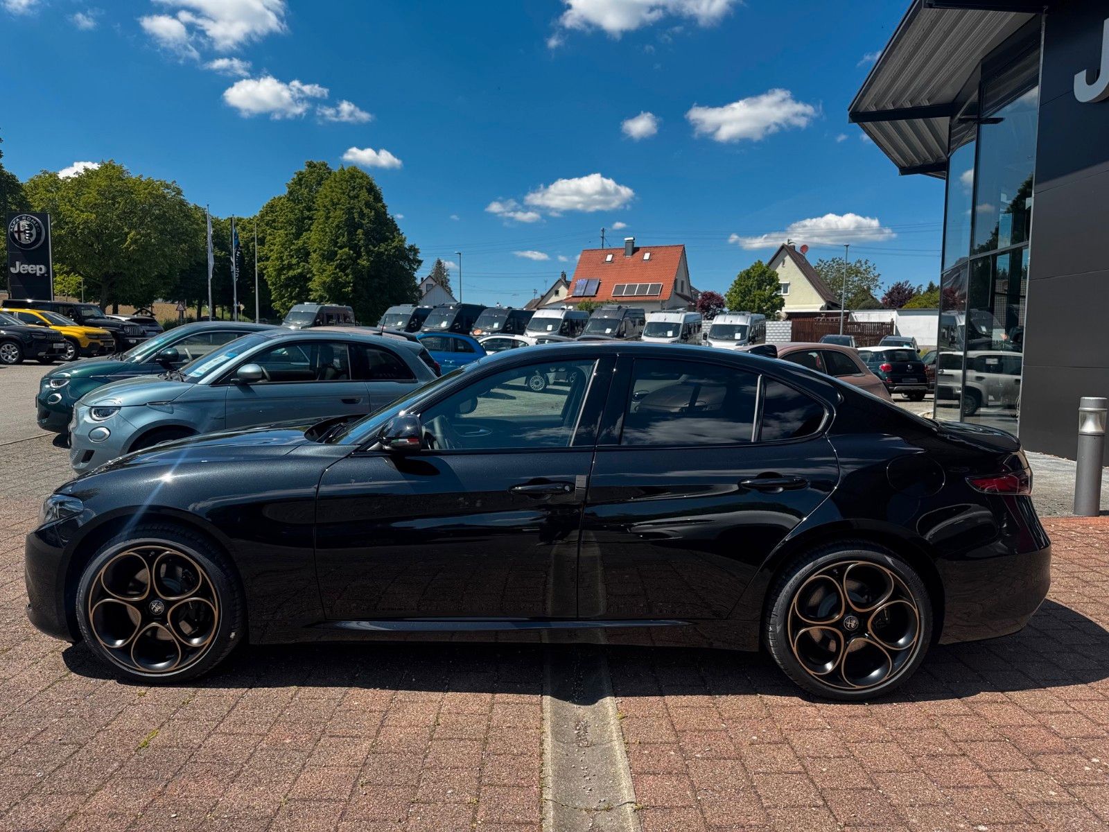Fahrzeugabbildung Alfa Romeo Giulia INTENSA 2.0 280PS NAVI HARMAN KAM MEMORY
