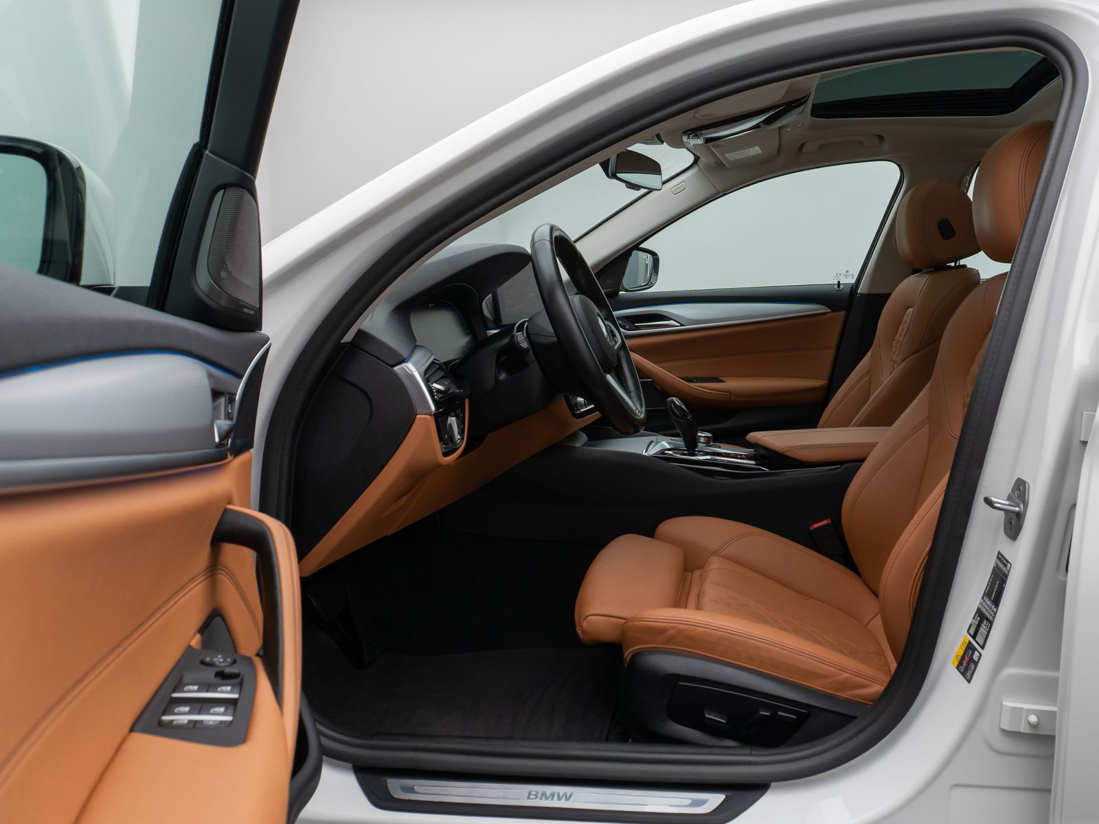 Fahrzeugabbildung BMW 520e Glasdach Kamera DAB H/K DispKey Sport Alarm