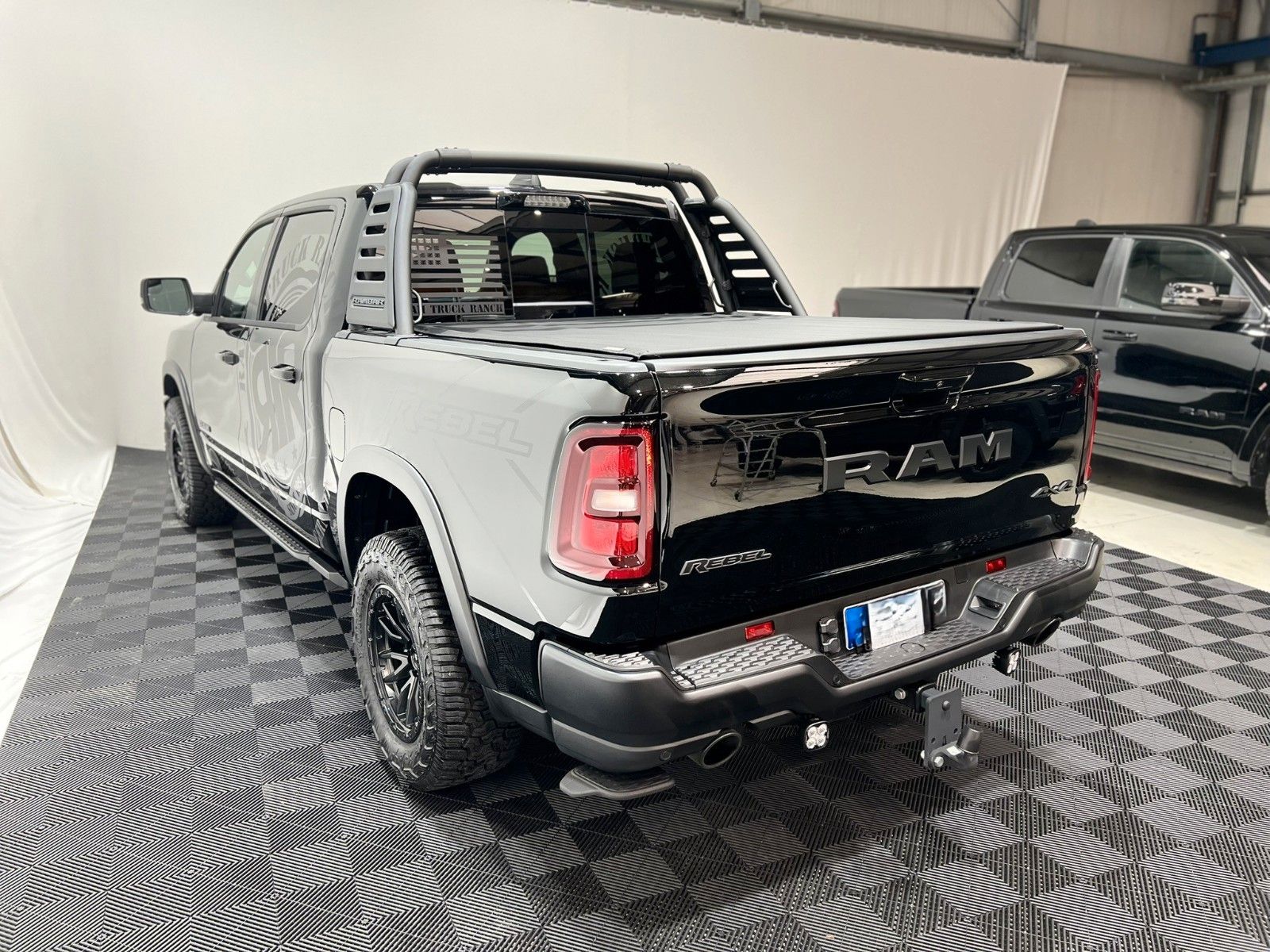 Fahrzeugabbildung Dodge RAM 1500 Rebel Night Premium 3.0L MY25 RTR Umbau