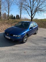 Seat Leon 1.6 16V - 104 PS, Blau - Seat Leon mit Benzin-Antrieb: Allradantrieb, Limousine, V6
