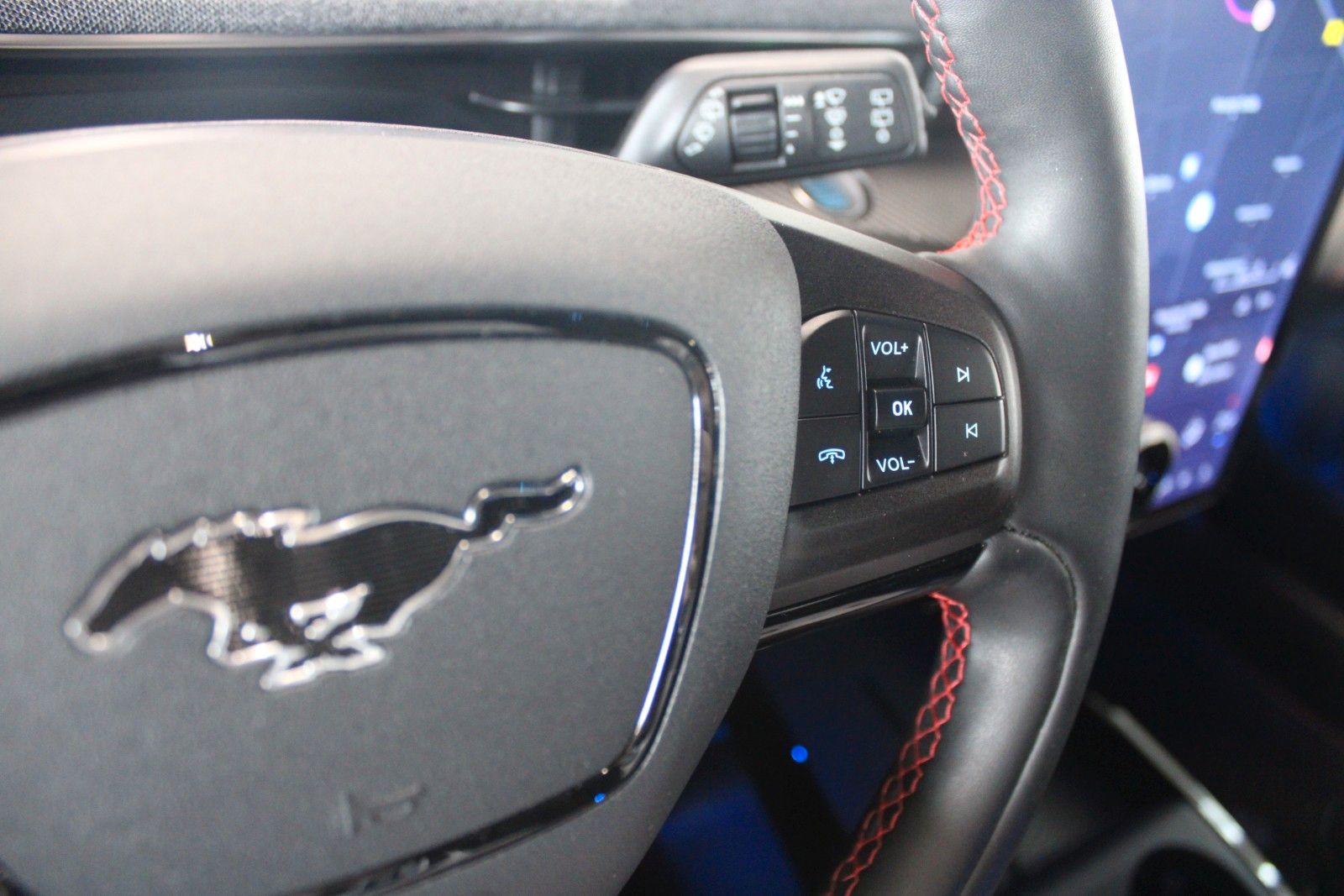 Fahrzeugabbildung Ford Mustang Mach-E AWD Matrix-LED ACC NAVI LEDER CAM
