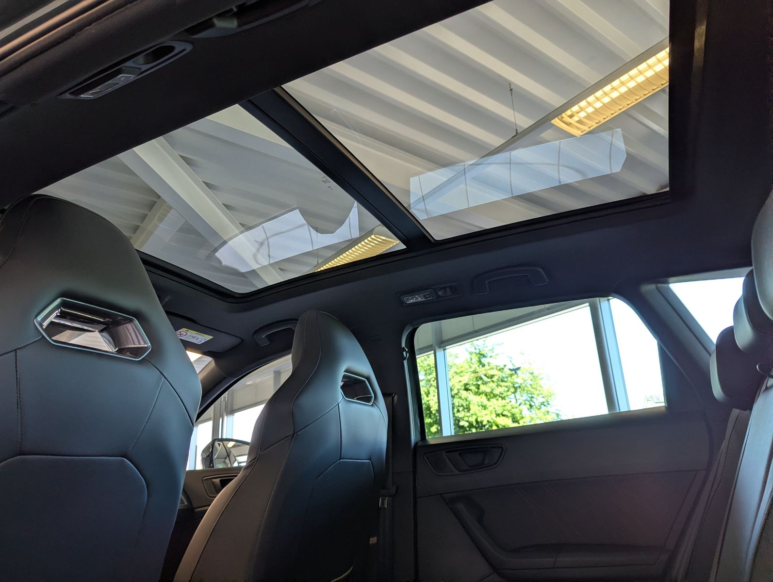 Fahrzeugabbildung CUPRA Ateca 1.5 TSI DSG Pano Memory ACC AHK-Vorb. 19"
