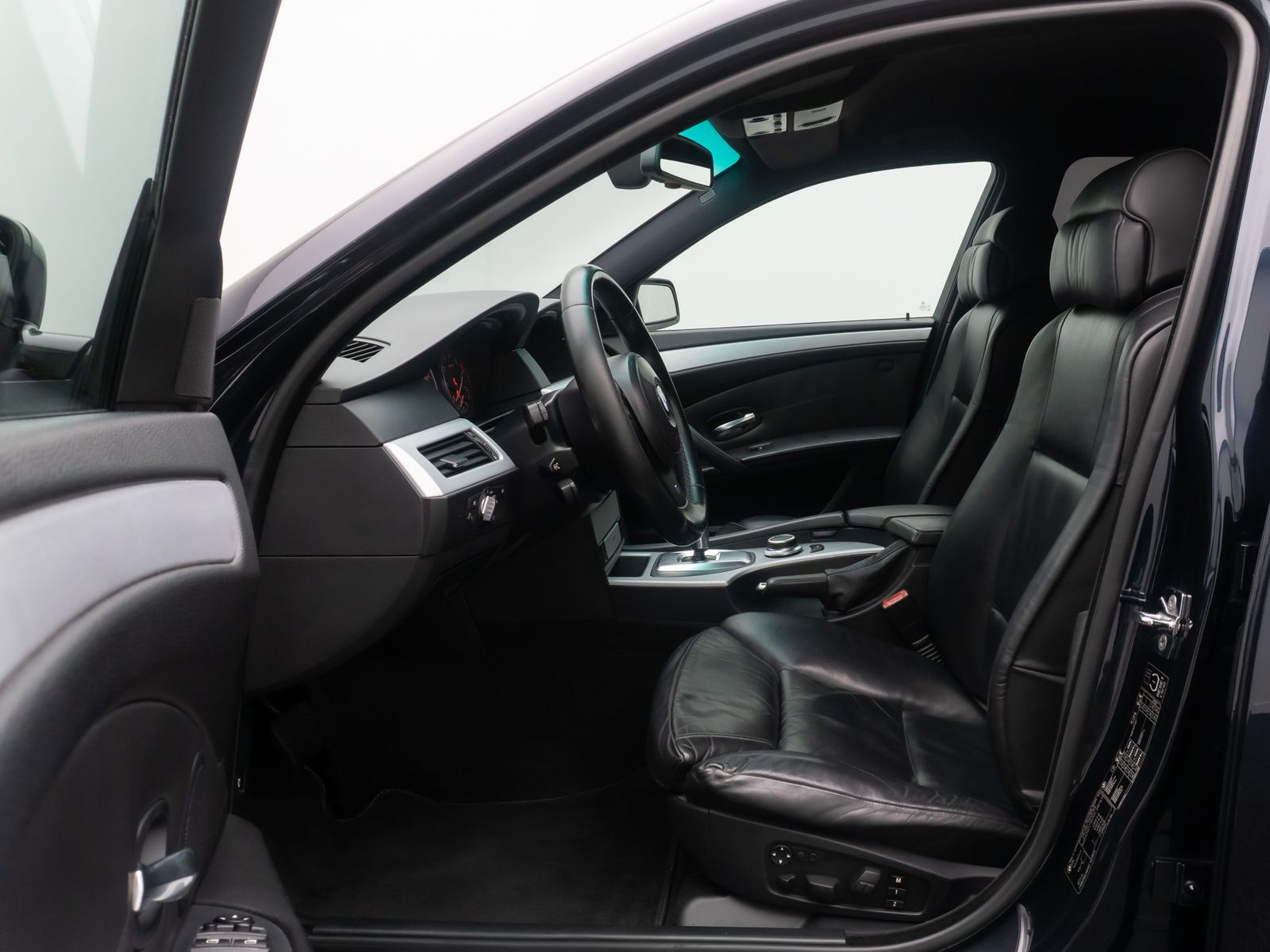 Fahrzeugabbildung BMW 530i M Sport Xenon NaviPro AHK HiFi Memory Leder