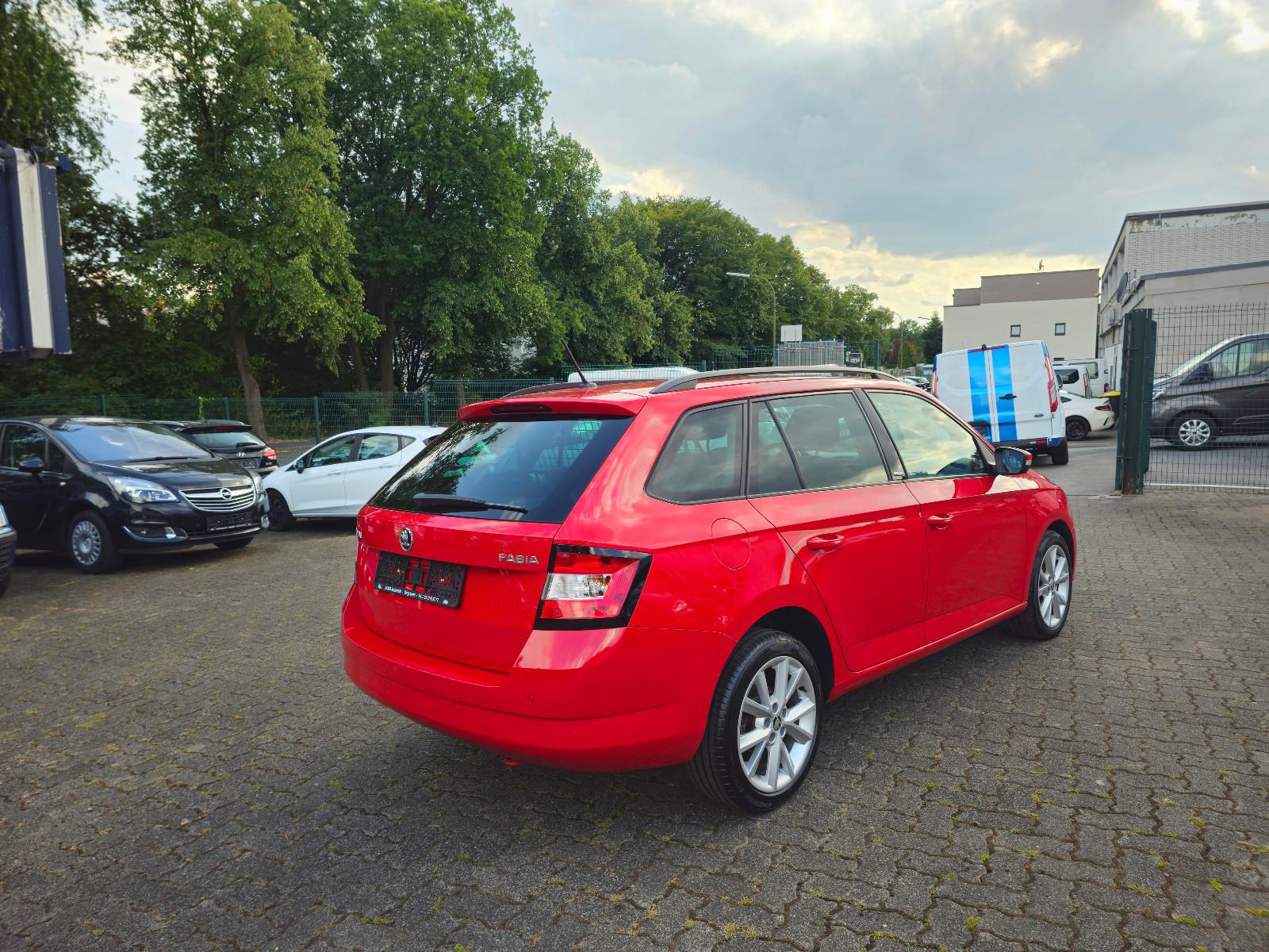 Skoda Fabia Combi Joy Bi-Xenon* Navi*16"Alufelgen